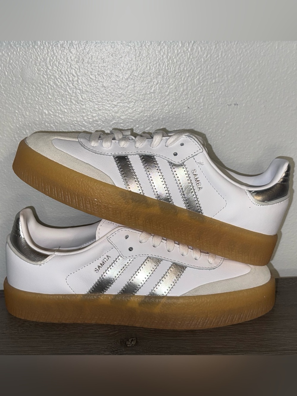 adidas Women’s White & Silver Sambae Sneakers Size 7W New In Box JQ8412